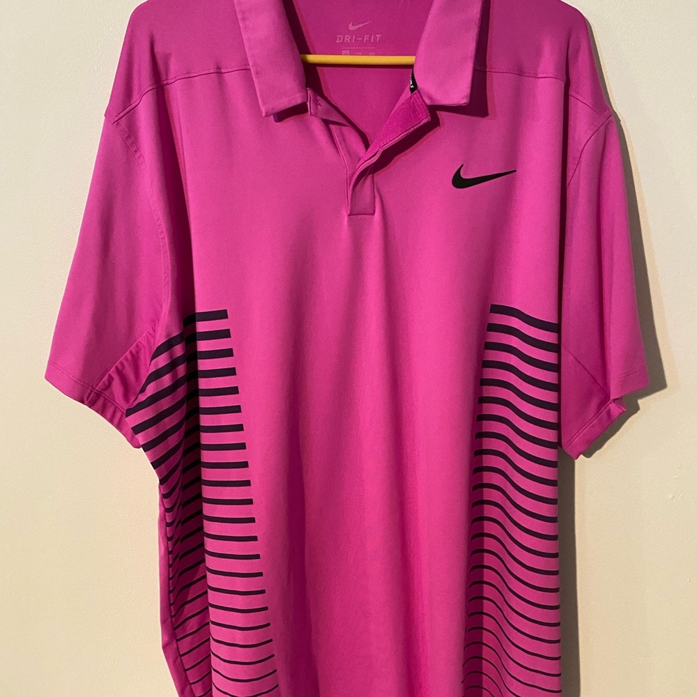 NIKE GOLF Dri-fit Disney Series.